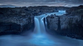 冰岛北部内陆景观中的Aldeyjarfoss瀑布 (© Jim Patterson/Tandem Stills + Motion)(2021-09-14)