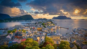 奥勒松，挪威 (© AWL Images/Offset by Shutterstock)(2021-05-17)