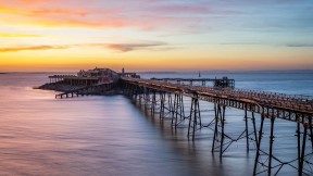 【2021-09-15】 布里斯托尔海峡的伯恩贝克码头，英国滨海韦斯顿北索美塞得 (© Stephen Davies/Adobe Stock)