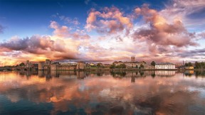 【2021-05-12】 香浓河对岸的景色，爱尔兰利默里克 (© Piotr Machowczyk/Shutterstock)