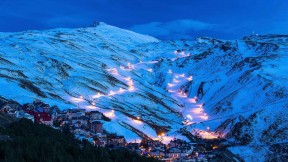 Pradollano滑雪站，西班牙内华达山脉国家公园 (© NTCo/iStock/Getty Images Plus)(2021-01-11)