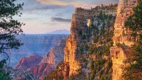 【2021-08-25】 美国大峡谷北缘的天使之窗，亚利桑那州 (© Tim Fitzharris/Minden Pictures)