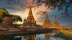 【2021-04-13】 大城历史公园中的帕喜善佩寺，泰国大城府 (© travelstock44/Alamy)