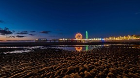 布莱克浦塔和中央码头，英国兰开夏郡 (© Bailey-Cooper Photography/Alamy)(2022-09-17)