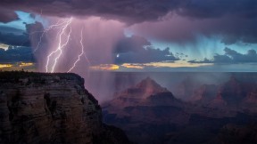 【2022-03-23】 世界气象日 雷暴下的大峡谷国家公园，亚利桑那州 (© spkeelin/Getty Images)