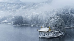 【2022-11-07】 冬天的庐山美景 庐山冬季美景，中国江西省 (© silkwayrain/Getty Images)