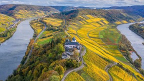 玛利恩堡，德国莱茵兰-普法尔茨州采尔县附近 (© Eiben, Hans Georg/Alamy)(2022-10-24)