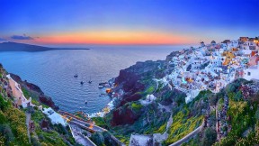圣托里尼岛上的伊亚镇，希腊 (© Zebra-Studio/Shutterstock)(2022-05-11)
