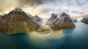 【2022-10-16】 格陵兰南部的克里斯蒂安王子峡湾 克里斯蒂安王子之声，格陵兰岛 (© Posnov/Getty Images)