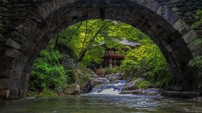 仙岩寺中的升仙桥，韩国曹溪山道立公园 (© Aaron Choi/Getty Images)(2022-06-16)
