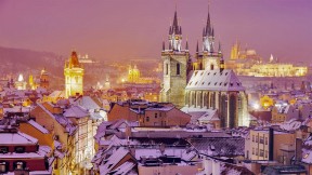 雪后的布拉格，捷克共和国 (© benkrut/Getty Images)(2022-01-02)