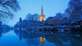 【2022-03-21】 世界诗歌日 圣三一教堂，英国埃文河畔斯特拉特福 (© James Osmond/Getty Images)