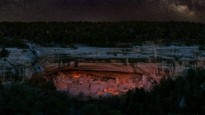 【2022-11-16】 《保护世界文化和自然遗产公约》50周年 梅萨维德国家公园的悬崖宫，美国 (© Brad McGinley Photography/Getty Images)