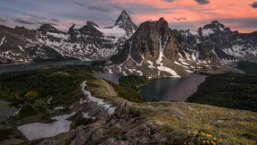 【2023-11-28】 冬日私语 阿西尼博因山省级公园，加拿大 (© matt macpherson/500px/Getty Images)