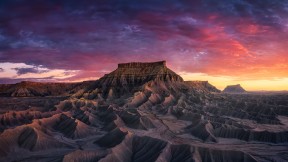 圆顶礁国家公园的砂岩山丘，犹他州，美国 (© Amazing Aerial Premium/Shutterstock)(2023-08-02)