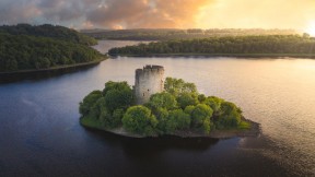 乌特湖的克拉夫特城堡，卡文郡，爱尔兰 (© 4H4 PH/Shutterstock)(2023-07-17)