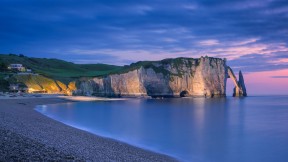 【2023-06-06】 诺曼底登陆日 The chalk cliffs of Étretat, Normandy, France (© MarcelloLand/Getty Images)