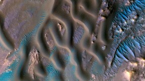 甘博阿陨击坑，火星 (© NASA/JPL-Caltech/University of Arizona)(2023-03-18)