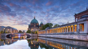 柏林大教堂和博物馆岛，柏林，德国 (© Rudy Balasko/Shutterstock)(2023-08-26)