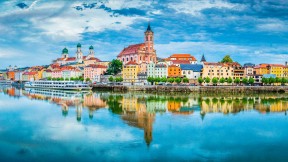 【2023-06-14】 巴洛克风盛宴 多瑙河畔的帕绍市，巴伐利亚，德国 (© Scott Wilson/Alamy)