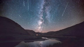 英仙座流星雨，白杨木峡谷州立公园，俄勒冈州，美国 (© Joshua Meador/Tandem Stills + Motion)(2023-08-13)