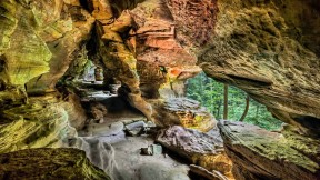 霍金山州立公园的岩石屋，俄亥俄州，美国 (© Kenneth Keifer/Getty Images)(2023-07-31)