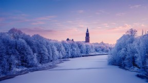 【2023-01-15】 冰雪皑皑的芬兰 横贯图尔库的奥拉河, 芬兰 (© Jarmo Piironen/Alamy)