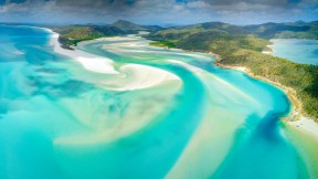 【2023-10-03】 圣灵群岛之旅 白天堂海滩，圣灵群岛，昆士兰州，澳大利亚 (© Coral Brunner/Shutterstock)