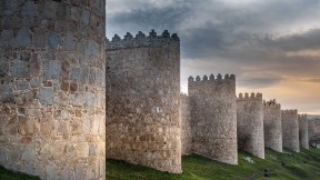中世纪城墙，阿维拉，西班牙 (© Scott Suriano/Getty Images)(2024-04-18)