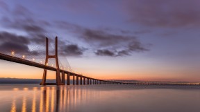 瓦斯科·达·伽马大桥，里斯本，葡萄牙 (© Achim Thomae/Getty Images)(2024-09-10)