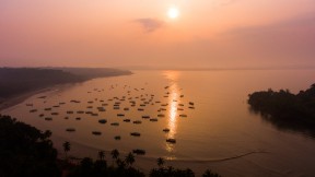 可可海滩上的渔船，果阿邦，印度 (© Abhinav Sah/Shutterstock)(2024-10-14)