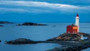 菲斯加德灯塔，埃斯奎莫尔特港，科尔伍德，不列颠哥伦比亚省，加拿大 (© davemantel/Getty Images)(2024-07-01)