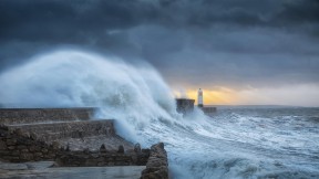 波斯考尔灯塔，南威尔士，英国 (© Leighton Collins/Alamy)(2024-11-18)