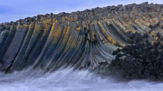 卡尔夫沙马尔斯维克湾玄武岩柱,斯卡吉半岛,冰岛 (© Arterra Picture Library/Alamy Stock Photo)