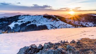 【2025-02-17】 冰雪边界 Coll d'Ares，加泰罗尼亚比利牛斯​​山脉 (© CRISTIAN IONUT ZAHARIA/Shutterstock)