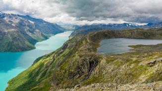 【2025-05-24】 欧洲的野性之美 挪威尤通黑门山国家公园 (© Marisa Estivill/Shutterstock)