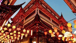 上海豫园的灯会，元宵节，上海市，中国 (© atiger/Shutterstock)(2025-02-12)