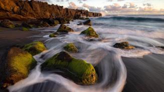 【2025-01-15】 魔鬼与自然的气息 Pointe du Diable，圣皮埃尔，留尼汪岛 (© MONTICO Lionel/Alamy)