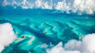 Turquoise waters of the Bahamas (© BlueOrange Studio/Adobe Stock)