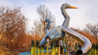 Chapman Adventure Playground in the Gathering Place, Tulsa, Oklahoma (© Susan Vineyard/Alamy)