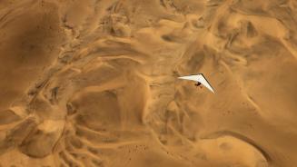 An ultralight aircraft flying over the sands of Namibia (© Burt Johnson/Alamy Stock Photo)