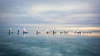Ice and snow sailing European Championship on Lake Balaton in Hungary (© mauritius images GmbH/Alamy Stock Photo)