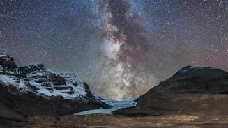 Milky Way over Athabasca Glacier in Jasper National Park, Canada (© Alan Dyer/Stocktrek Images/Getty Images)