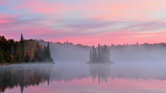 Kenny Lake at dawn, Lake Superior Provincial Park, Ontario, Canada (© Don Johnston/agefotostock)