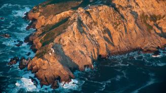 Point Reyes National Seashore Lighthouse, California, USA (© RMB Images/Photography by Robert Bowman/Getty Images)