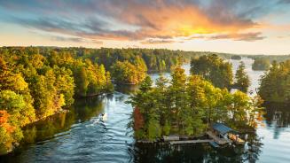 Thousand Islands region, St. Lawrence River, USA-Canada border (© benedek/Getty Images)