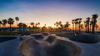 Venice Beach Skatepark at sunset, Los Angeles, California (© EXTREME-PHOTOGRAPHER/Getty Images)
