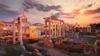 Der Saturntempel im Forum Romanum, Rom, Italien (© Nico De Pasquale Photography/Getty Images)