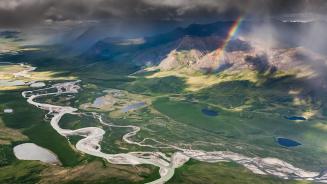 Zusammenfluss von Easter Creek und Killik River, Gates-of-the-Arctic-Nationalpark, Alaska, USA (© Patrick J. Endres/Getty Images)