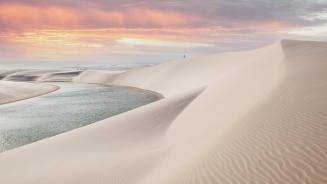 Sonnenuntergang im Nationalpark Lençóis Maranhenses, Maranhão, Brasilien (© thanosquest/Shutterstock)